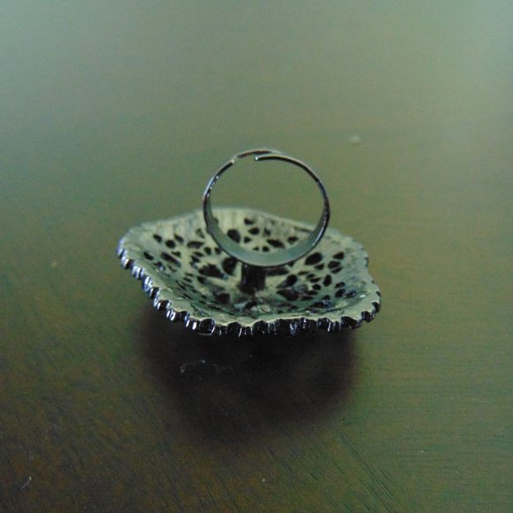 Costume Jewelry- flower ring - Picture 7 of 11